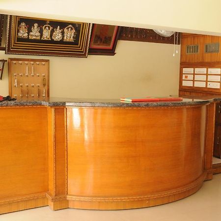 טירופאטי Hotel Agarala Residency מראה חיצוני תמונה