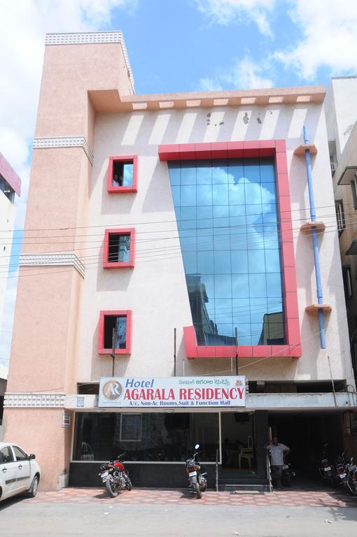 טירופאטי Hotel Agarala Residency מראה חיצוני תמונה