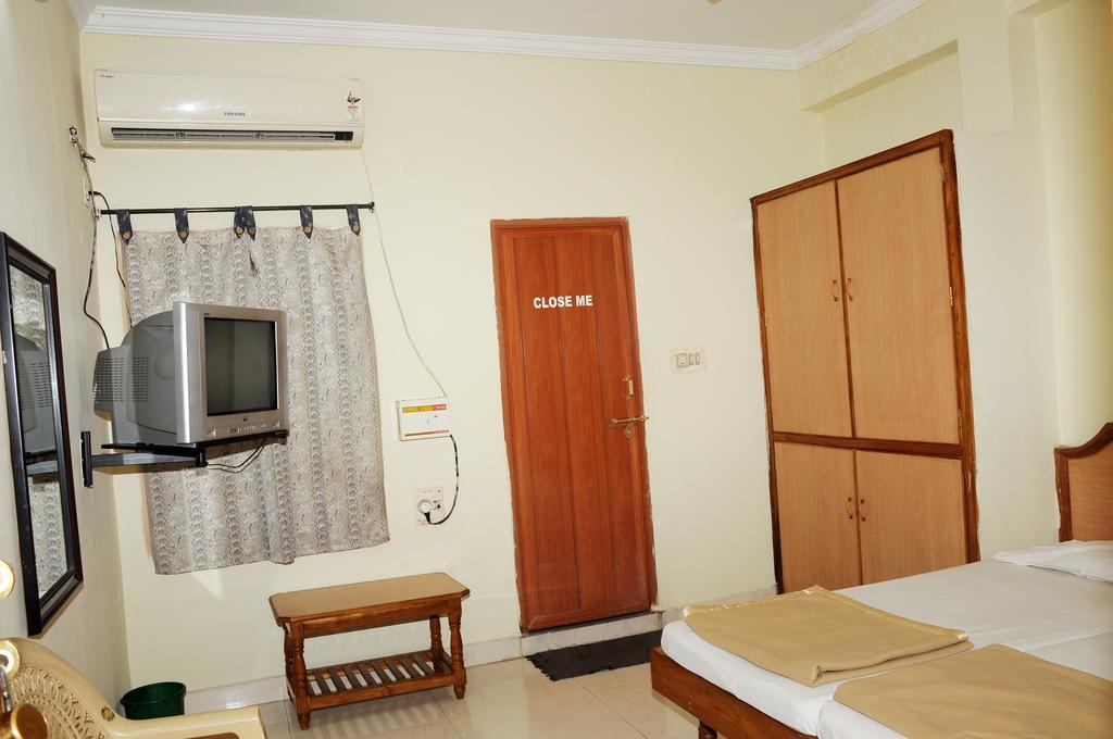 טירופאטי Hotel Agarala Residency חדר תמונה