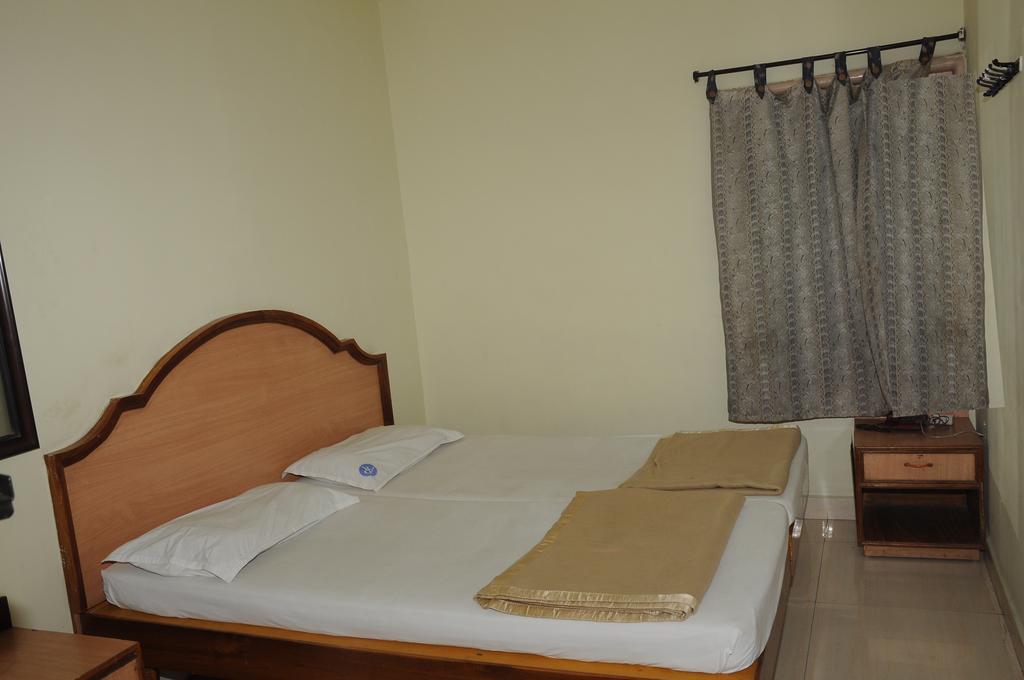 טירופאטי Hotel Agarala Residency מראה חיצוני תמונה