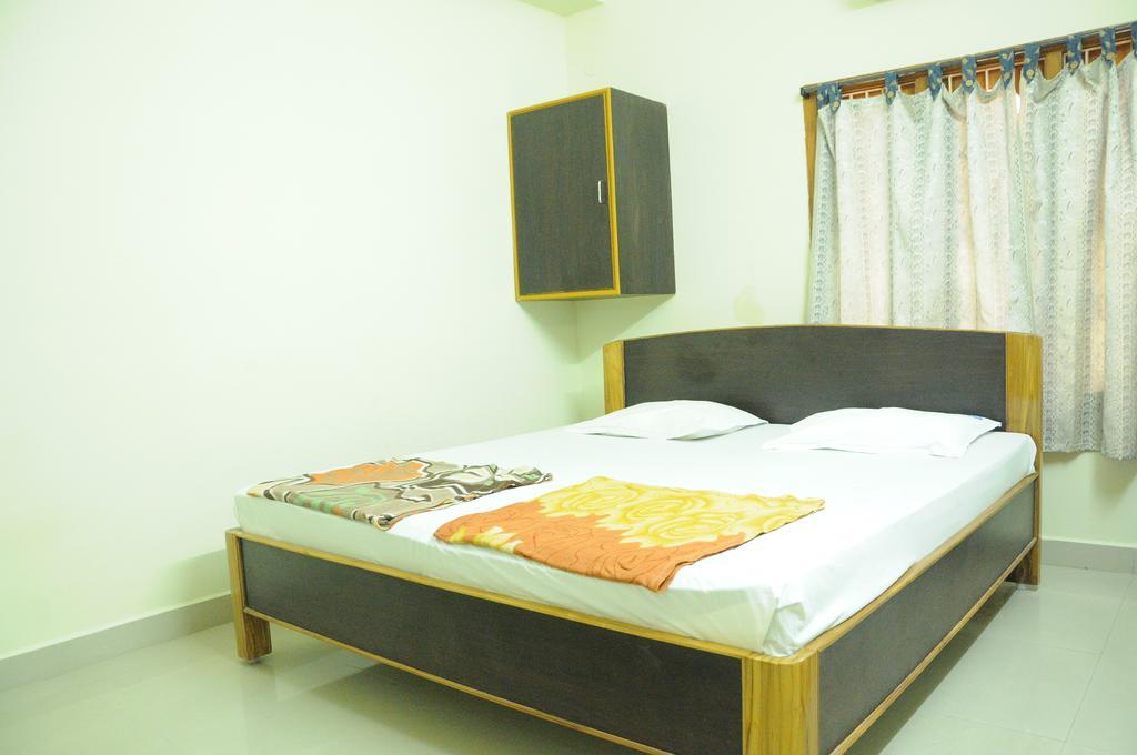 טירופאטי Hotel Agarala Residency מראה חיצוני תמונה