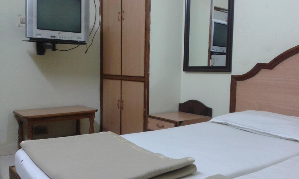 טירופאטי Hotel Agarala Residency חדר תמונה