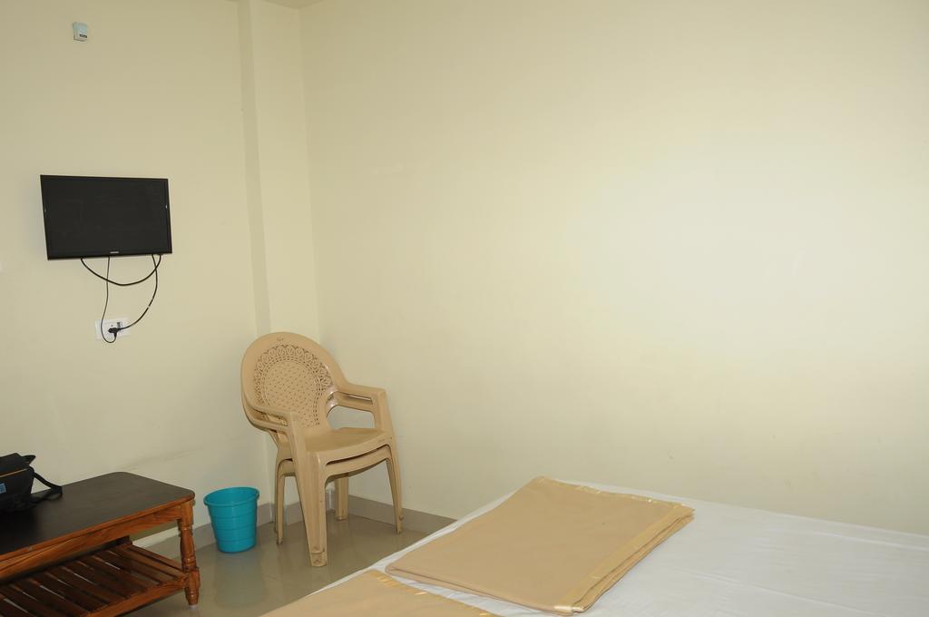 טירופאטי Hotel Agarala Residency מראה חיצוני תמונה